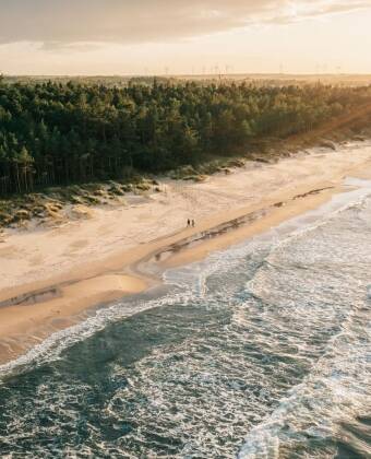 Genießen Sie weiße Strände der polnischen Ostsee mit direktem Zugang zum Strand von Grzybowo.
