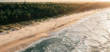 Genießen Sie weiße Strände der polnischen Ostsee mit direktem Zugang zum Strand von Grzybowo.