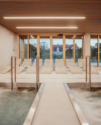 Entspannen Sie sich im Wellnessbereich mit Pool und Sauna oder nehmen Sie an einem Meditationskurs teil.