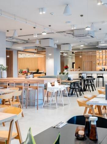 Restaurang på plats som serverar ett urval av polska och internationella rätter.