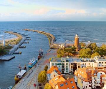 Besøg nærliggende Kołobrzeg med fyrtårnet, strandpromenaden og kulturelle seværdigheder.