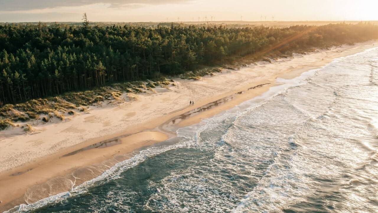 Genießen Sie weiße Strände der polnischen Ostsee mit direktem Zugang zum Strand von Grzybowo.