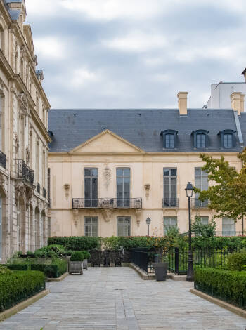Les Jardins du Marais is in a charming district known for its historic architecture.