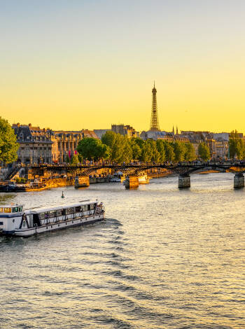 Due to the hotel's central location, you can easily discover Paris’s highlights, including the Louvre, Tuileries Park, Notre-Dame, and the Seine.