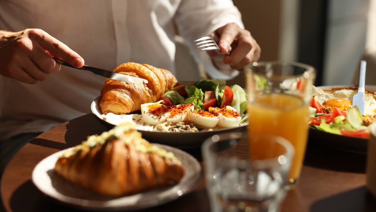 Nyt gratis frokost hver morgen.