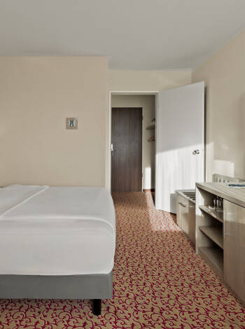 Alla hotellrummen är modernt inredda och utgör en bra bas för er vistelse i Hamburg.