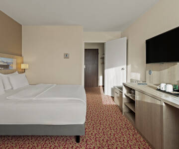 Alla hotellrummen är modernt inredda och utgör en bra bas för er vistelse i Hamburg.