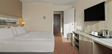 Alla hotellrummen är modernt inredda och utgör en bra bas för er vistelse i Hamburg.