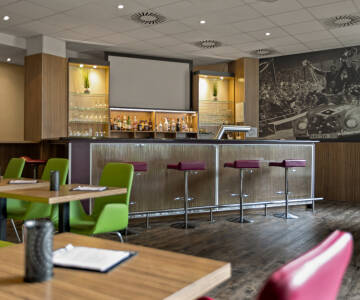 Im Hotel können Sie den Tag mit einem Drink in der Bar ausklingen lassen.