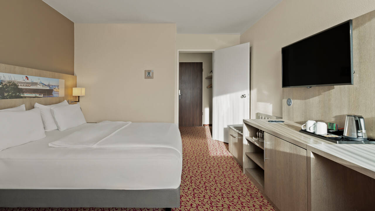 Alla hotellrummen är modernt inredda och utgör en bra bas för er vistelse i Hamburg.