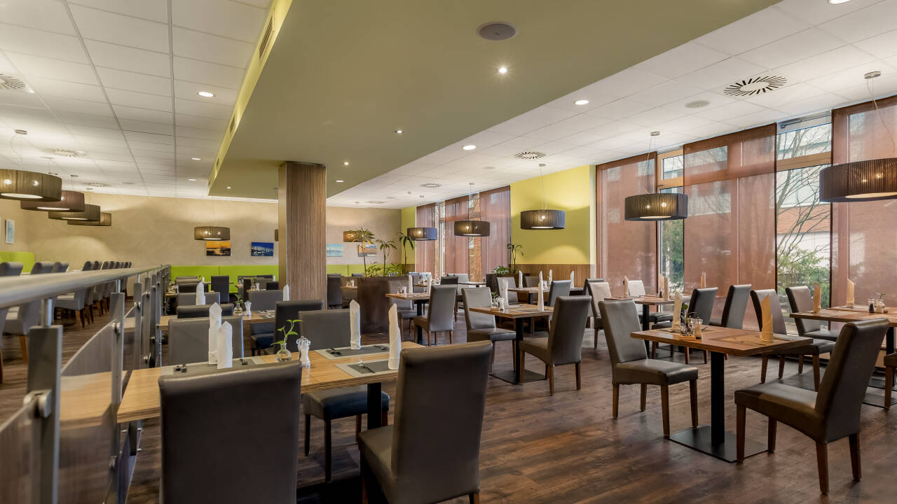 På kvällen hälsas ni välkomna i hotellets moderna restaurang där ni kan äta middag i en trevlig miljö.