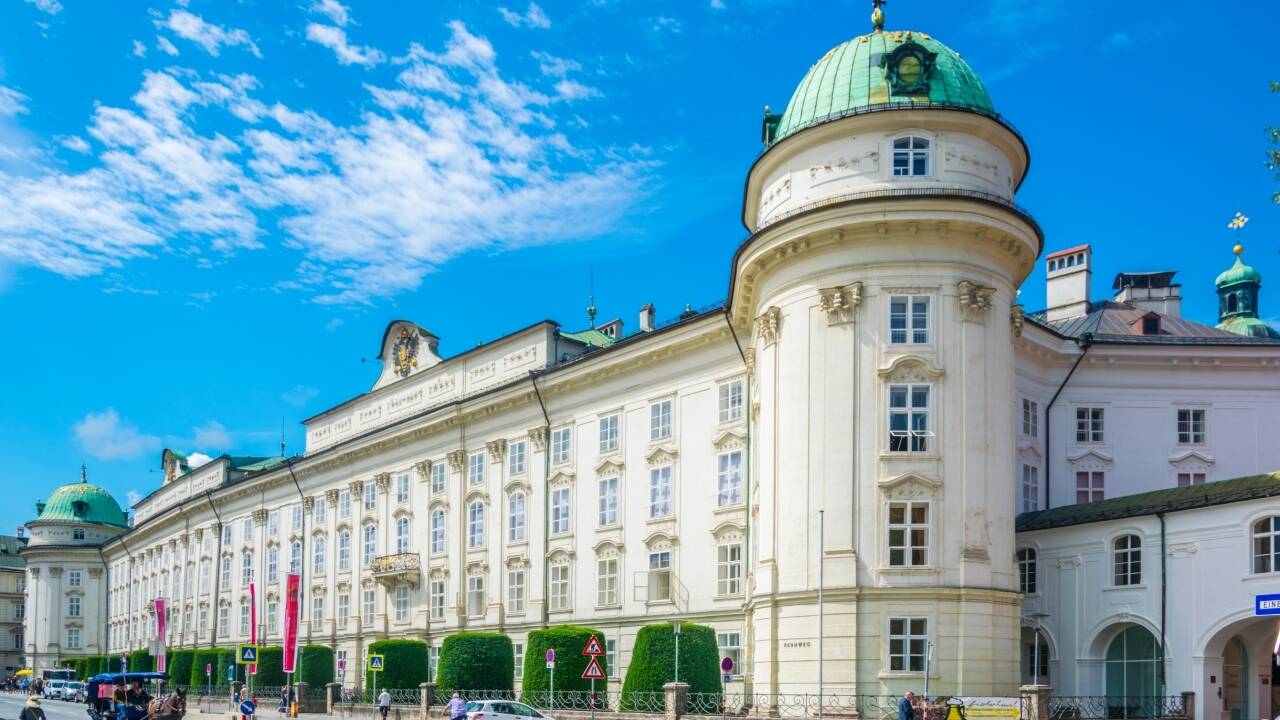 Die Hofburg in Innsbruck zeigt das kaiserliche Leben und die Architektur.