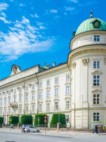 Die Hofburg in Innsbruck zeigt das kaiserliche Leben und die Architektur.