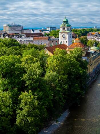 Det er nemt at komme til Münchens pulserende byliv fra hotellet, så du har hurtig adgang til kultur, shopping og sightseeing.