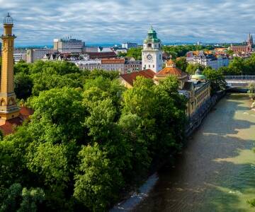 Det er nemt at komme til Münchens pulserende byliv fra hotellet, så du har hurtig adgang til kultur, shopping og sightseeing.