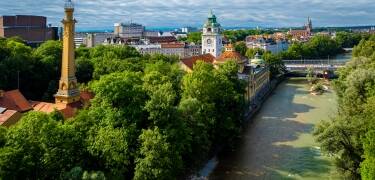 Det är enkelt att ta sig in till Münchens pulserande stadsliv från hotellet, med snabb tillgång till kultur, shopping och sevärdheter.