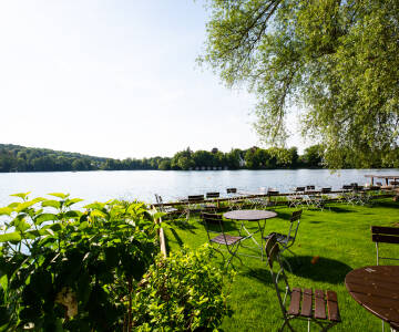 Bayerns vakre innsjøer – som Wessling, Wörth og Starnberg – er lett tilgjengelige for rolige utflukter i naturen.