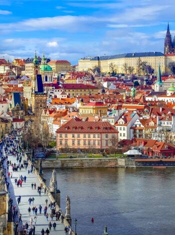 Upptäck magin i Prag – en stad full av fantastiska historiska sevärdheter, charmiga gator och en unik atmosfär.