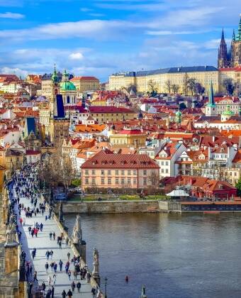 Upptäck magin i Prag – en stad full av fantastiska historiska sevärdheter, charmiga gator och en unik atmosfär.