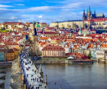 Entdecken Sie den Zauber von Prag – eine Stadt voller beeindruckender historischer Sehenswürdigkeiten, verwinkelter Gassen und einzigartiger Atmosphäre.