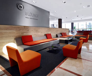 Entspannen Sie in der einladenden Lounge-Bar des Hotels – der ideale Ort für einen Drink nach einem erlebnisreichen Tag in der Stadt.