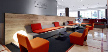 Slapp av i hotellets innbydende loungebar – det perfekte stedet for en drink etter en dag med opplevelser i byen.