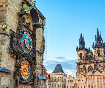 Verpassen Sie nicht die weltberühmte Astronomische Uhr – ein Meisterwerk mittelalterlicher Technik und eines der Top-Highlights Prags.