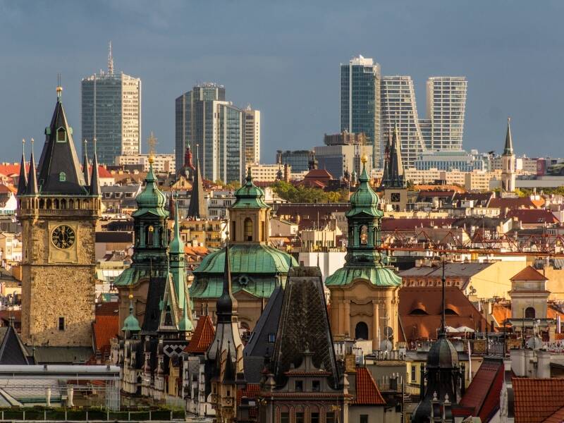 Genießen Sie das Beste aus beiden Welten: Bleiben Sie im modernen Stadtteil Prags, während das historische Zentrum nur eine kurze U-Bahnfahrt entfernt liegt.