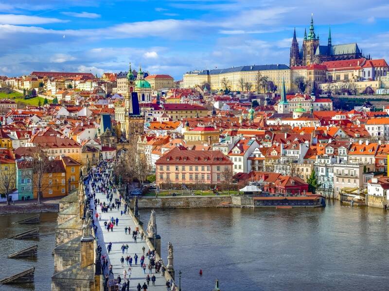 Oppdag magien i Praha – en by fylt med flotte historiske landemerker, sjarmerende gater og en helt spesiell atmosfære.