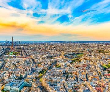 Fridfull parisisk gata nära Montparnasse och Latinkvarteren ger en lugn vistelse.
