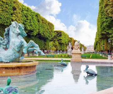 Spazieren Sie entspannt zum berühmten Jardin du Luxembourg – eine grüne Oase mitten in der Stadt.