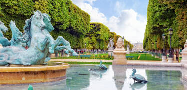 Spazieren Sie entspannt zum berühmten Jardin du Luxembourg – eine grüne Oase mitten in der Stadt.