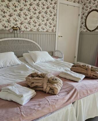 Die individuell gestalteten Zimmer des Hotels sind komfortabel eingerichtet und besitzen jeweils einen einzigartigen Charakter.