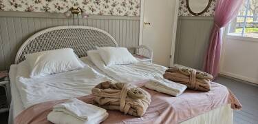 The hotel’s individually decorated rooms have a cosy style and their own distinctive character.