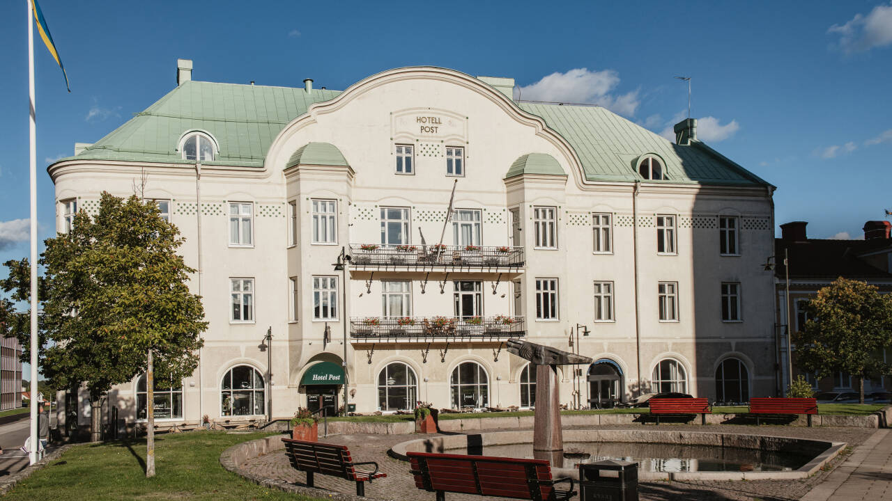 Bästa läge vid torget nära hamn och museer i Oskarshamns gamla stad.