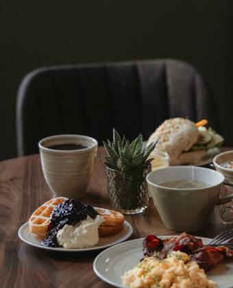Alt inklusive: morgenmad, eftermiddagsfika og lækker buffetmiddag.