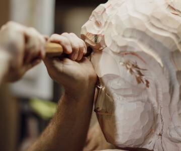 Besök närliggande Döderhultar- och Sjöfartsmuseet för lokal historia.