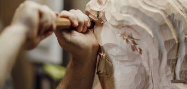 Besök närliggande Döderhultar- och Sjöfartsmuseet för lokal historia.