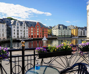 Hotellet ligger kun 10 minutters kørsel fra centrum af Ålesund.