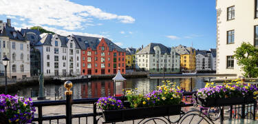 Hotellet ligger kun 10 minutters kjøring fra Ålesund sentrum.