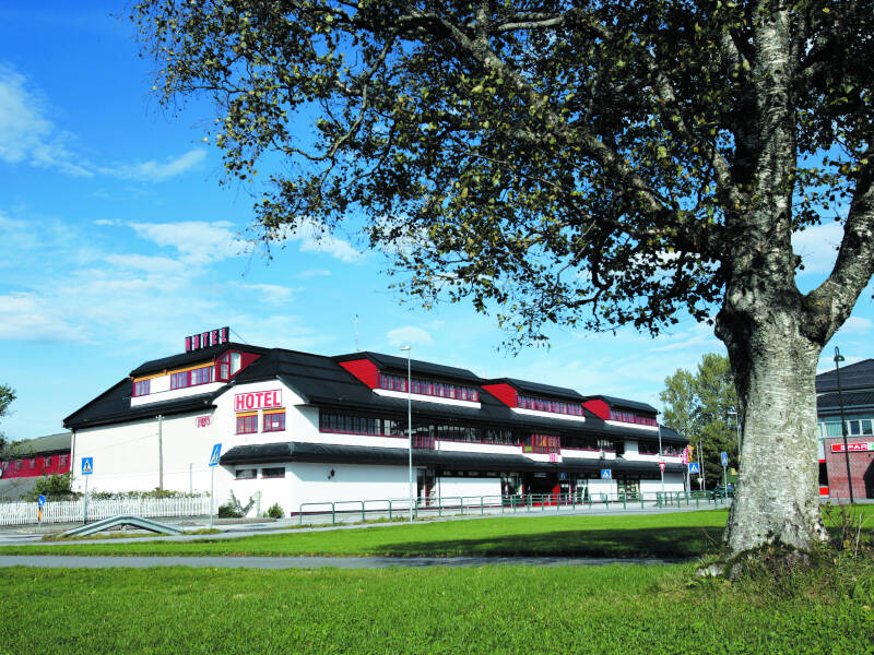 Njut av lugna omgivningar precis intill köpcentret AMFI Moa.