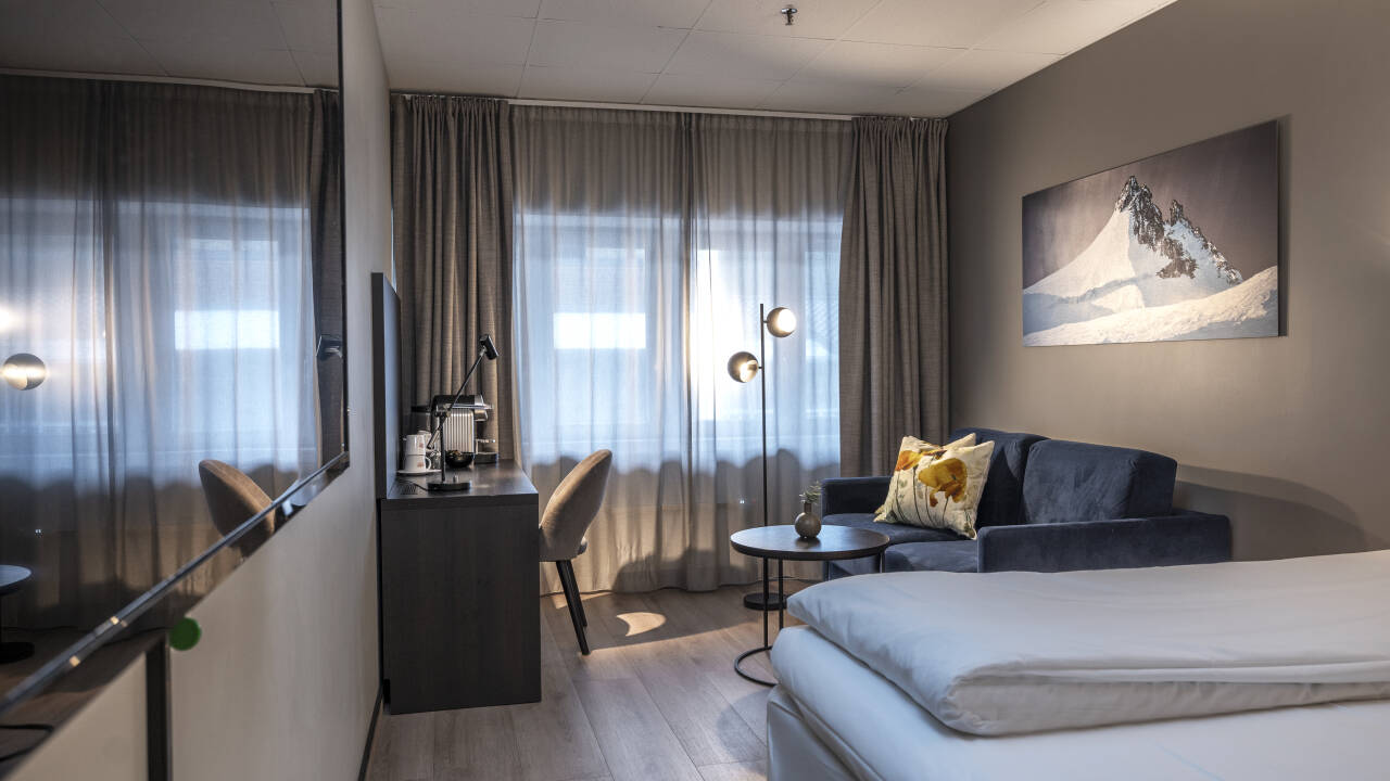 Slapp av i lyse, moderne rom designet for et behagelig opphold.