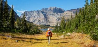 Mehr als 500 Kilometer markierte Wanderwege führen Sie durch Berge, Wälder und Täler.