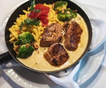 Genießen Sie regionale Spezialitäten aus frischen, lokalen Zutaten.