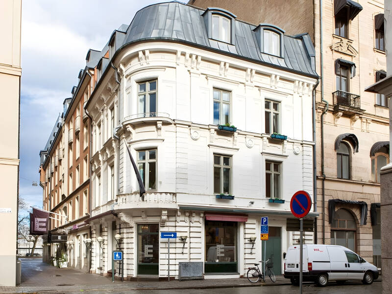 Hotel Bishops Arms Malmö har central placering lige overfor Malmø Centralstation og giver nem adgang til byen.