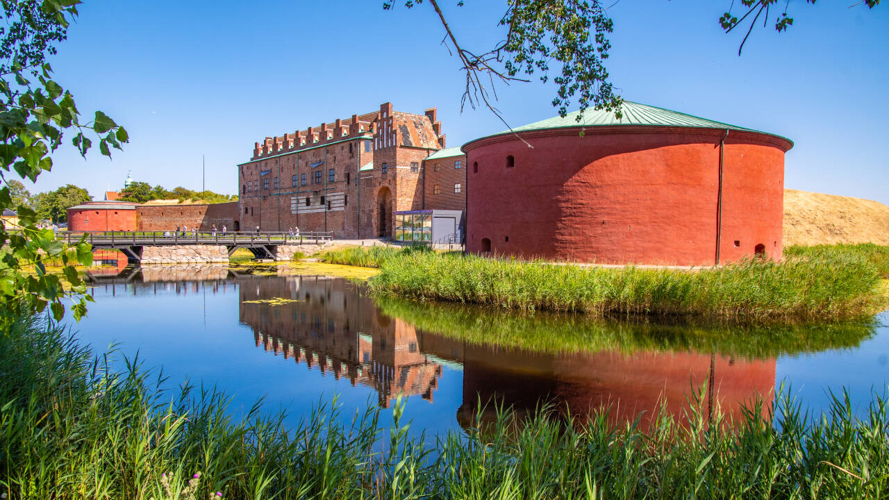 Malmöhus slott ligger i gangavstand for deg som vil oppleve lokal historie.