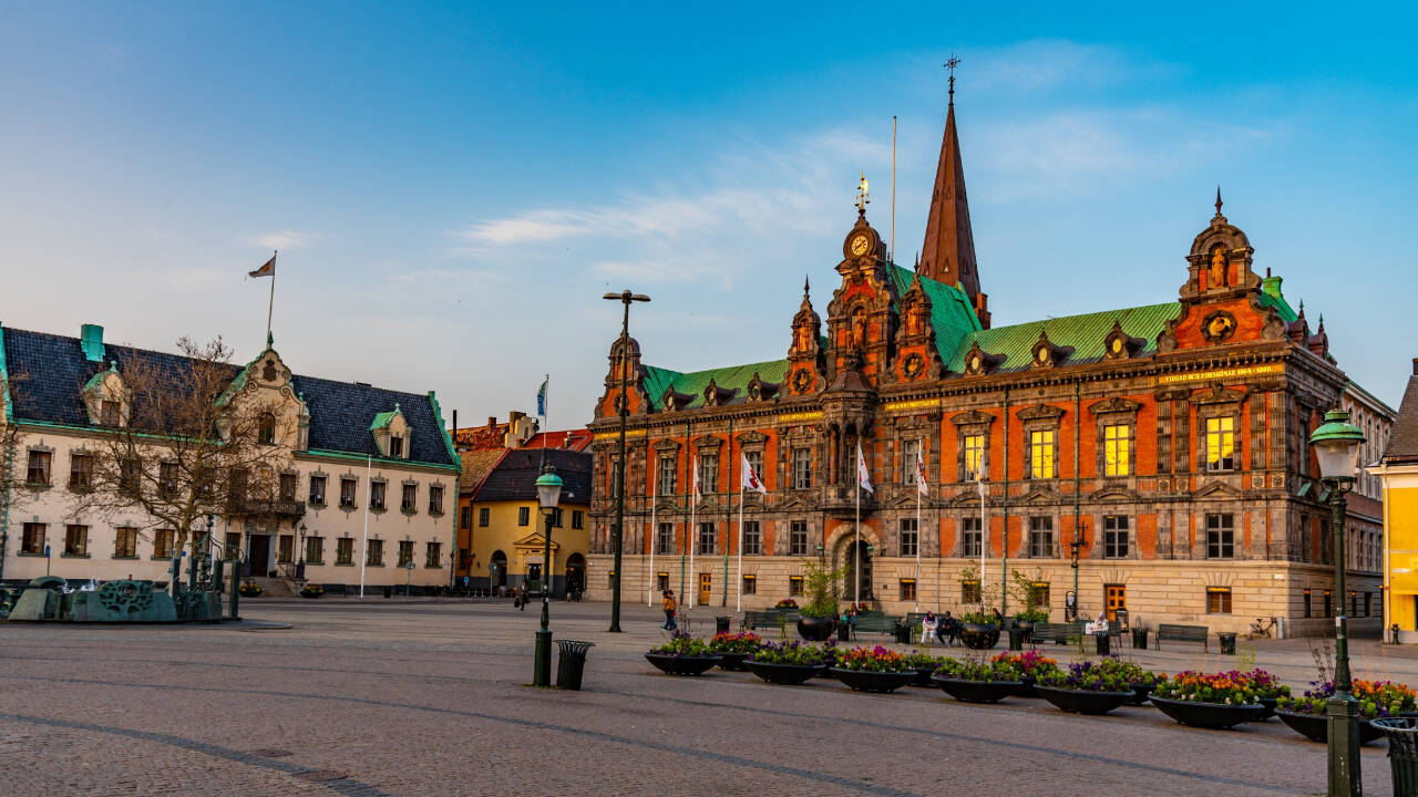 Ta en kort spasertur til Stortorget og Malmös gamleby.