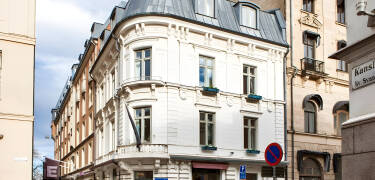 Hotel Bishops Arms Malmö har central placering lige overfor Malmø Centralstation og giver nem adgang til byen.