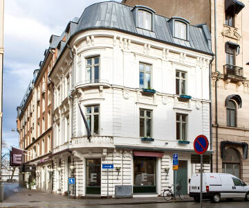 Hotel Bishops Arms Malmö har central placering lige overfor Malmø Centralstation og giver nem adgang til byen.