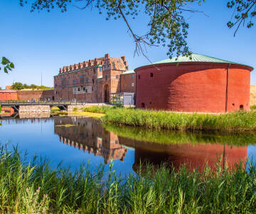 Das Schloss Malmö ist bequem erreichbar und bietet einen Einblick in die lokale Geschichte.